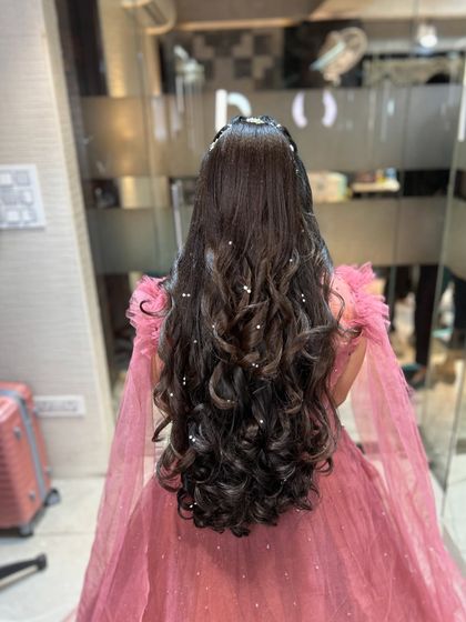 A final shot of the dreamy, long curly hairstyle.