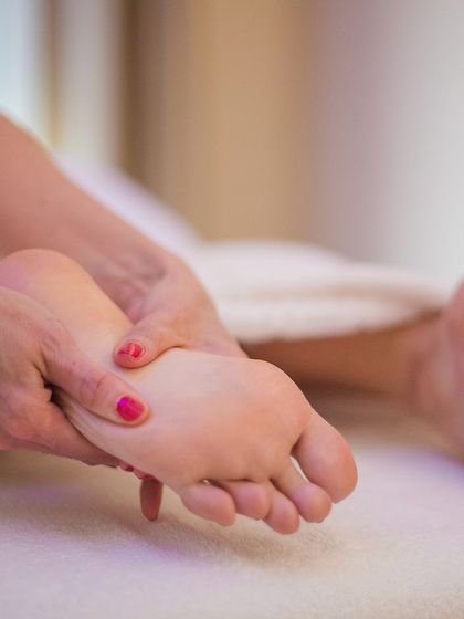 Happy feet are the foundation of a happy day. Our foot massages are perfect for soothing tired feet and preparing you to step into the weekend feeling refreshed.