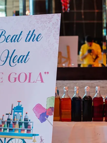 An "Ice Gola" station to help guests beat the heat at a daytime Haldi. It's these small, thoughtful touches that enhance the overall guest experience.