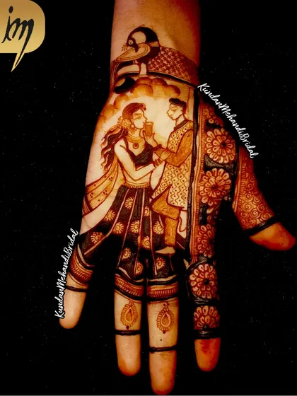 A single-hand Karwa Chauth design showing a couple sharing a tender moment. The details in the clothing and background create a complete picture.