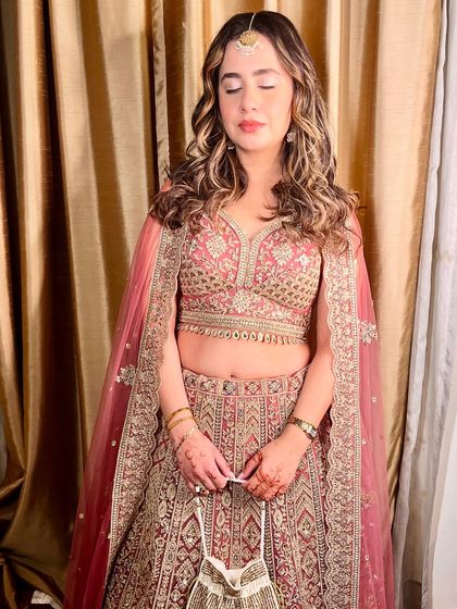 A full view of this "no makeup" makeup look, perfect for a guest who prefers a more natural style.