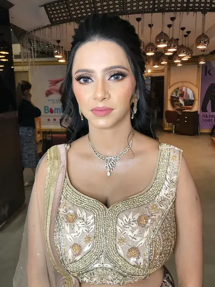 A straight-on view of this timeless makeup look, perfect for traditional events.