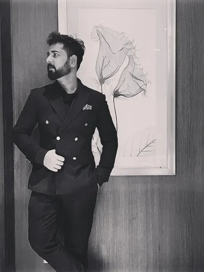 A black and white portrait taken during my travels for an event. The 90s aesthetic of this series of photos reflects a mood, a vibe of classic style and timeless artistry that I strive to bring to my work.