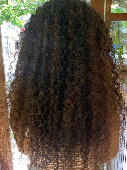 Sometimes all you need is a little shaping. Here, I took long, slightly undefined curls and added layers to create volume and movement, resulting in these beautifully formed spirals.