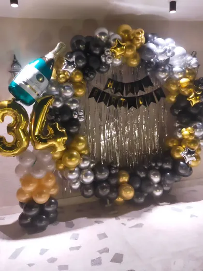 Another view of the sophisticated 34th birthday ring setup.