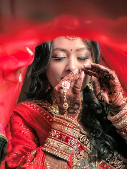 A quiet moment before she walks down the aisle. This artistic shot captures the soft, breathable phera look I created for Nehal. The focus is on her enhanced features and glowing skin, a timeless and minimal wedding makeup style that looks incredible under any light.