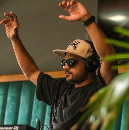 Shine HVK - Club & Festival DJ Behind the Decks photo 20