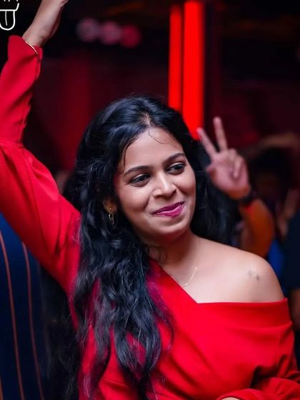 A candid shot of someone enjoying the music at The Fixx. It's these moments of pure joy that make my job the best in the world.