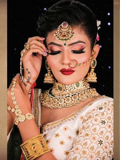 This shot highlights the hathphool and bangles that can be coordinated with our rental sets.