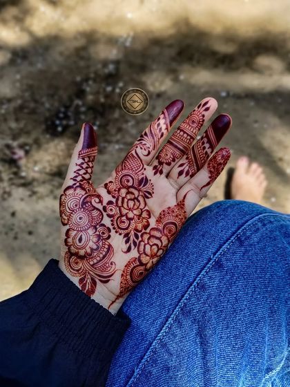 This is the kind of dark, beautiful stain that makes me so proud of my organic henna cones. The color is deep, rich, and absolutely stunning.