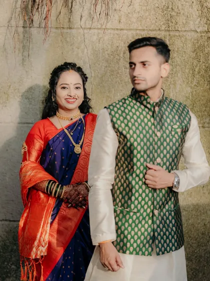 A stylish portrait of the couple. The bride's warm smile and the groom's confident pose create a balanced and beautiful image.