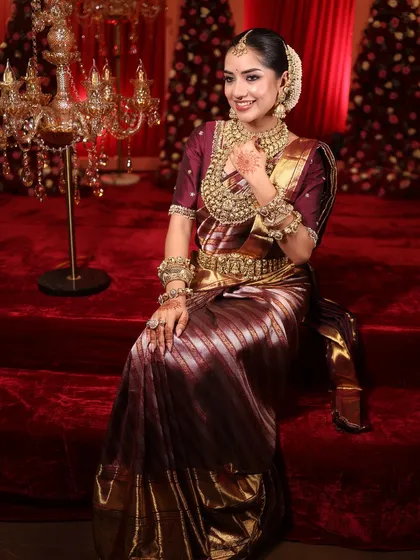 This bride shows off her intricate henna design, which perfectly complements her traditional South Indian attire.