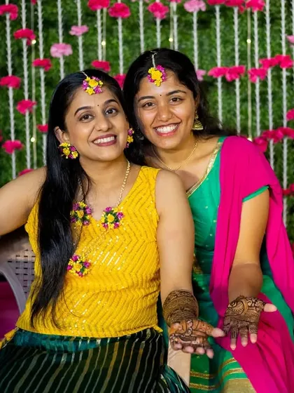 A happy, relaxed photo of the bride with her friends and family during the mehendi festivities.