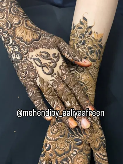 A different angle of the design where I flexed my own name, "Aaliya," in the pattern.