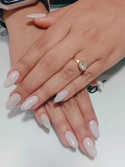 I am obsessed with this dreamy, elegant milkbath nail set. The soft, milky white base has a subtle shimmer, creating a sophisticated and trendy look that’s perfect for engagement photos or the wedding day itself.