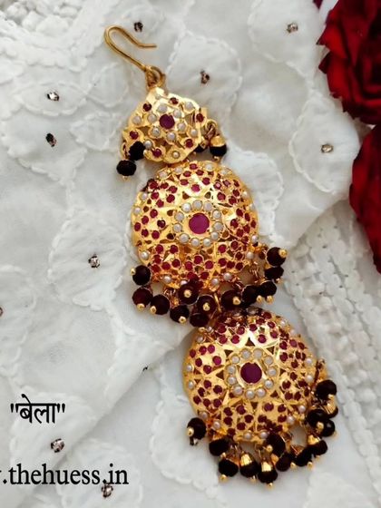 The 'बेला' (Bela) gold-plated Jadau Mangtika. This restocked piece features a grand, three-tiered design with rich maroon beads.