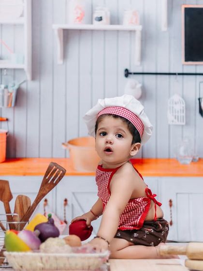 Adventure awaits, let’s go! A curious little chef explores the setup in our adorable kitchen-themed studio.