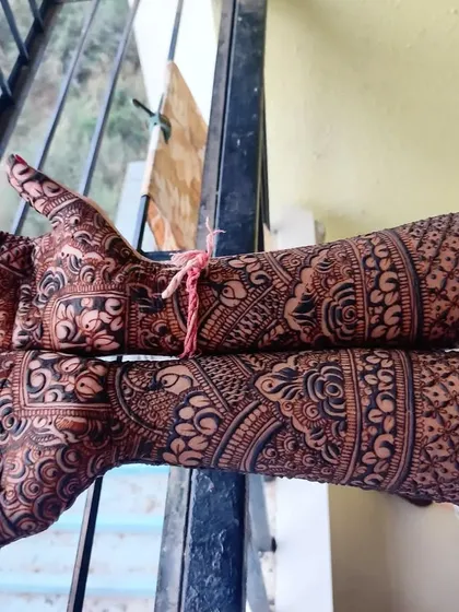 This photo, taken outdoors, shows how a finished henna stain looks in natural light.
