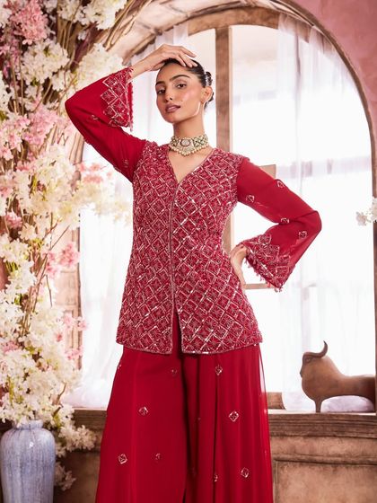 Elegant Reception & Engagement Looks photo 22