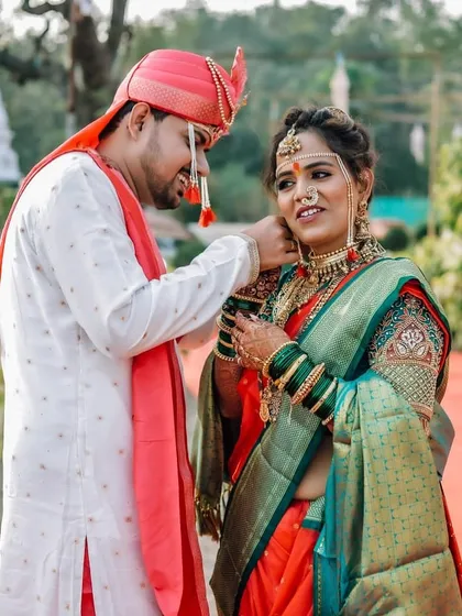 A sweet moment captured between the bride and groom during their Maharashtrian wedding.