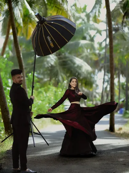 A little peek behind the scenes. This shot shows my process of using an octabox outdoors to create soft, flattering light, even in bright sunlight, ensuring a perfect shot every time.