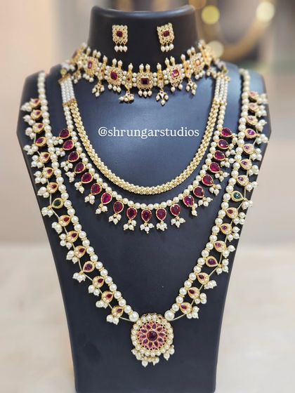 A breathtaking bridal set featuring a combination of pearl and ruby stones. This set includes a choker, a mid-length necklace, and a long haar, all perfectly matched.