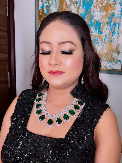 A close-up of the shimmery eye makeup, which adds a touch of glamour to this sophisticated evening look.