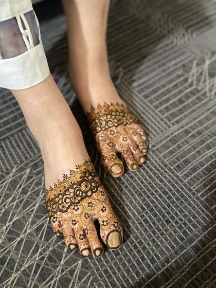 A simple yet classic foot design, covering the toes and the top of the foot with floral and paisley patterns.