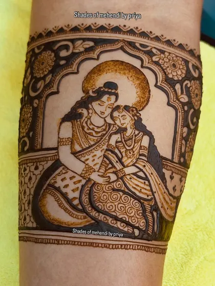 Drawing deities is a special request I cherish. This portrait of Radha-Krishna on the forearm is an example of the fine-line figure work I can do to bring a spiritual element to your bridal henna.