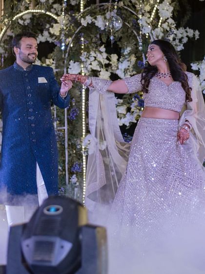 A romantic couple's dance with a cloud-like effect. We help create a dreamy atmosphere for your first performance as a married couple.