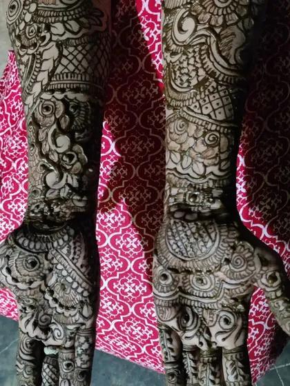 A very intricate and dense design covering the entire hand and arm. This is for those who believe more is more when it comes to mehndi.