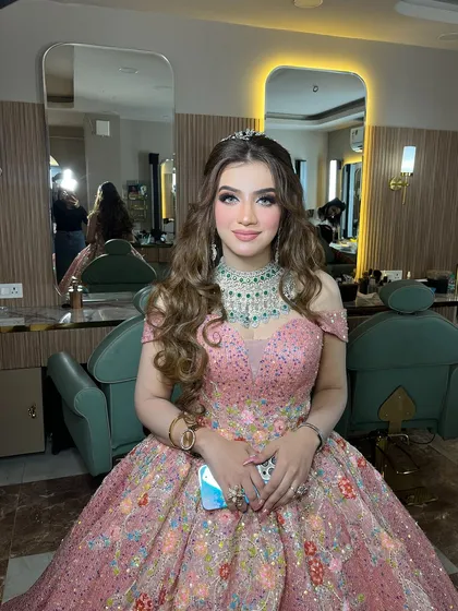 The entire look is straight out of a fairytale.