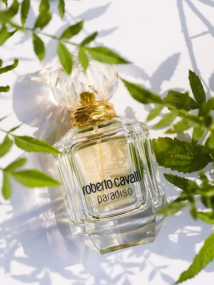 For Roberto Cavalli Paradiso, I wanted to evoke a feeling of being in a lush garden. I used natural sunlight filtering through green leaves to create dappled light and shadows on the bottle, making it feel fresh and organic.
