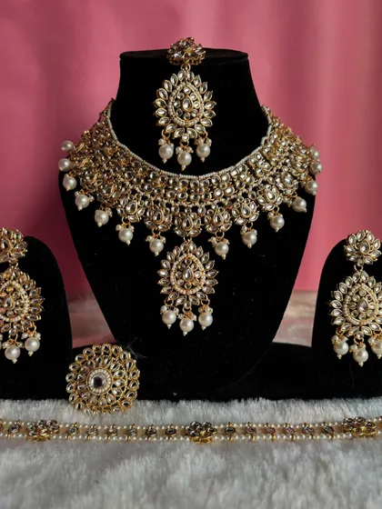 Another view of our classic gold-plated Kundan set, this time showing the delicate matha patti as well. A perfect choice for a traditional yet elegant look.