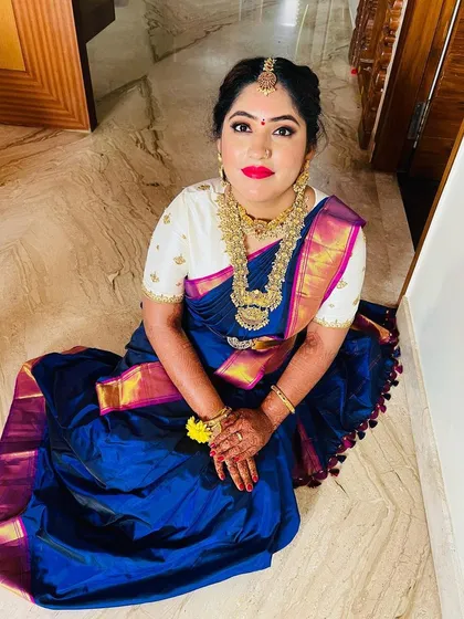 A stunning portrait of my bride for her bangle ceremony. The bold red lip and defined eyes are a perfect match for her royal blue silk saree and traditional gold jewellery.
