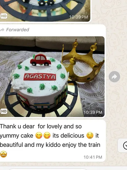 A glowing review for the train-themed cake, highlighting its delicious taste and beautiful design.