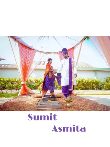 The Saptapadi, or seven steps, is a key ritual in a Hindu wedding. This shot captures the couple taking their first steps together as husband and wife during their Maharashtrian ceremony.