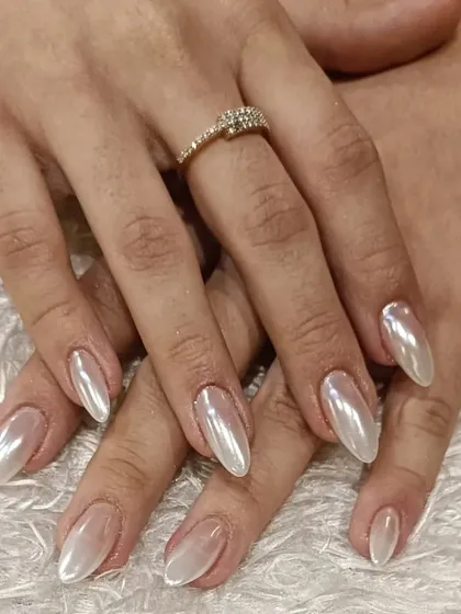 A full set of our beautiful pearlescent chrome nails. This "glazed donut" finish on long almond nails provides a clean, elegant, and highly fashionable look.