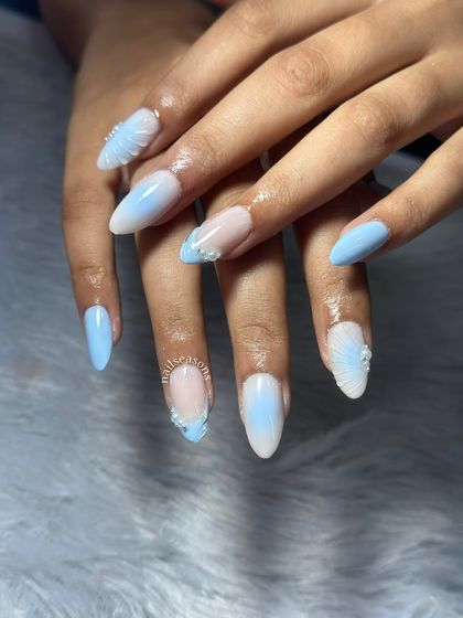 The combination of soft blue and white is so fresh and clean.