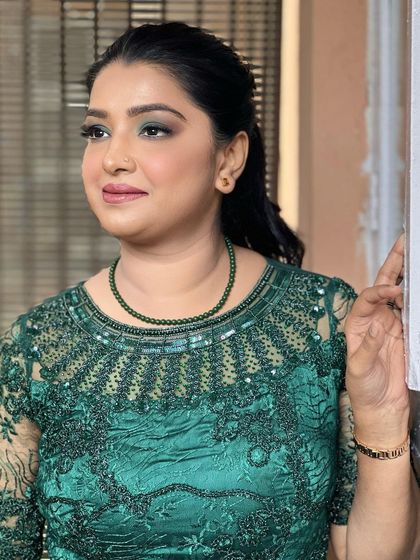 The green smokey eye is a unique and sophisticated choice for party makeup, proving you don't always have to stick to neutrals.