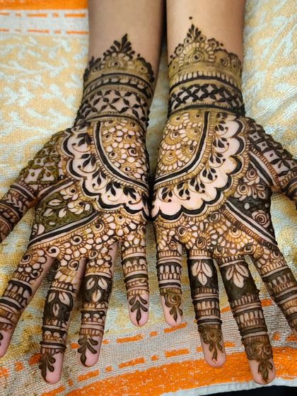 Hajira Mehendi Artist - Mehndi Artist Services Modern & Minimalist Designs photo 40