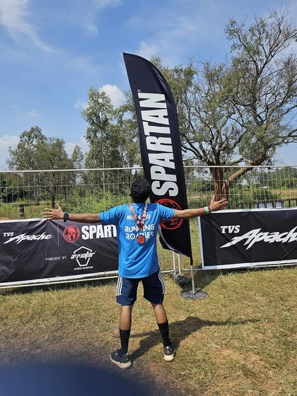 That feeling of victory. Arms wide open after crossing the finish line at the Spartan Race. It’s a powerful moment of personal accomplishment shared with the whole team.