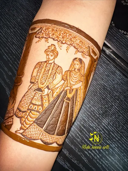 This forearm design depicts the Phera ceremony, where the couple takes their sacred vows around the holy fire. The mandap and the couple's linked hands are the central focus.