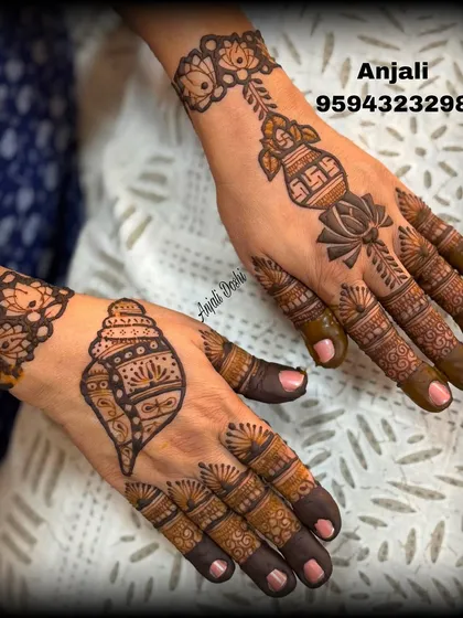I feel honored to create mehendi for sacred occasions like a Jain Diksha ceremony. This design incorporates auspicious symbols like the Shankh (conch), Kalash, and lotus, each holding deep spiritual meaning for the path of vairagya.