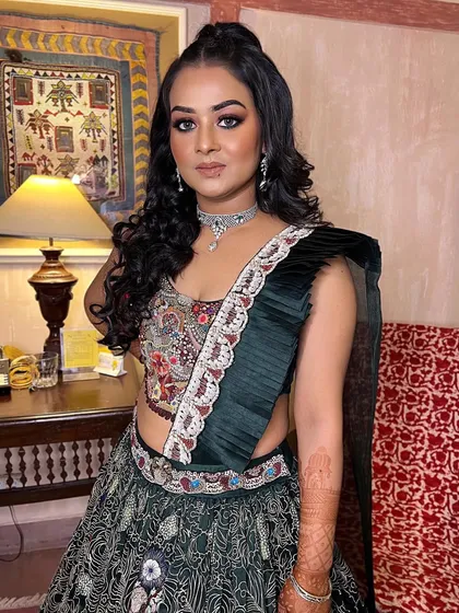 A bohemian sangeet bride. For this look, we went for a grungy and smokey style with brown-toned eyes and deep contours to match her unique green outfit.
