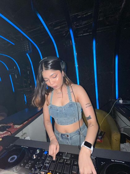 The blue neon lights created a cool, futuristic atmosphere for this set. I love venues with great lighting.