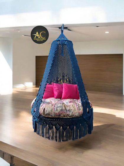 After a long day at the office, this single seater swing in a deep blue is the perfect place to relax. The color is your choice, so you can create your own peaceful escape.