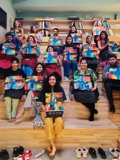 A wonderful group of art enthusiasts from my Texture Art Workshop. My public workshops are designed for everyone, regardless of experience, offering a fun and relaxed environment to explore creativity, learn new techniques, and leave with a personal masterpiece.