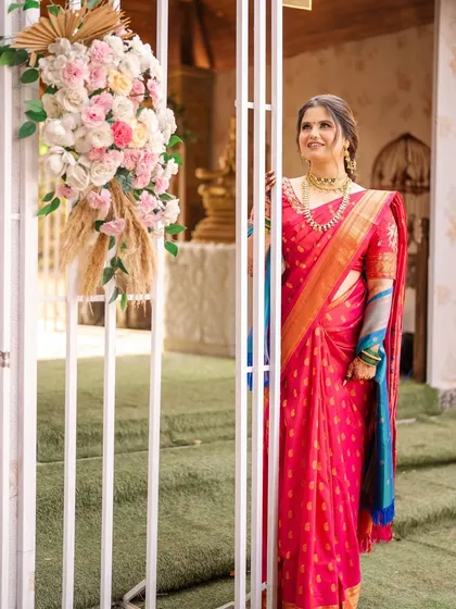 The understated allure of a simple, elegant look. This Maharashtrian bridal makeup is all about delicate details and soft nude tones that are simply to die for.