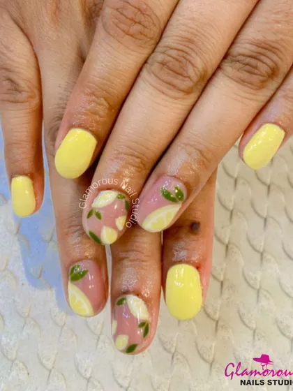 A fresh and fruity design perfect for summer, this set combines pastel yellow nails with accent nails featuring hand-painted lemon slices.